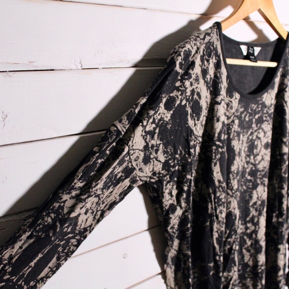 Black n Beige Pattern Long Sleeve - Picture 3 of 9